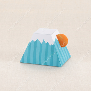 ミニクラフト (富士山),おもちゃ,ペーパークラフト,デスク小物,インテリア,日本の伝統,かわいい,シーズン,ちょっとした置物,マットフォト,レベル：初心者,サイズ感:テニスボール,鑑賞用,富士山,シンプル,スカイブルー,ファミリー向け,新年