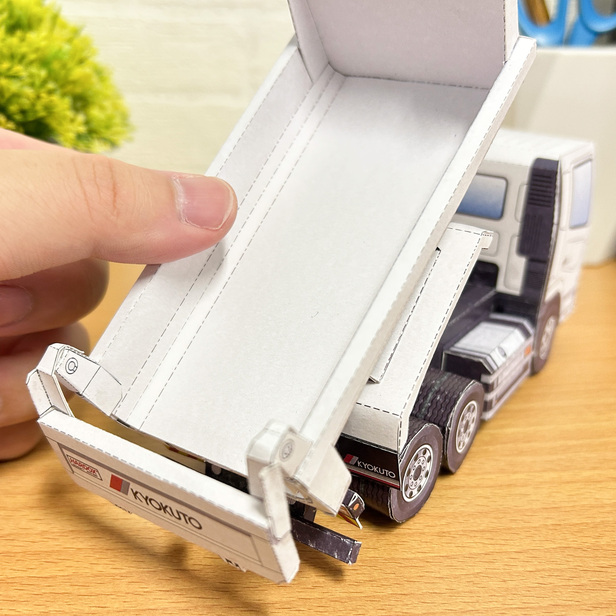 KYOSHO 極東開発工業　大型リアダンプ　70周年記念モデル　耐摩耗鋼板仕様 CNT-0031984@2x.jpg